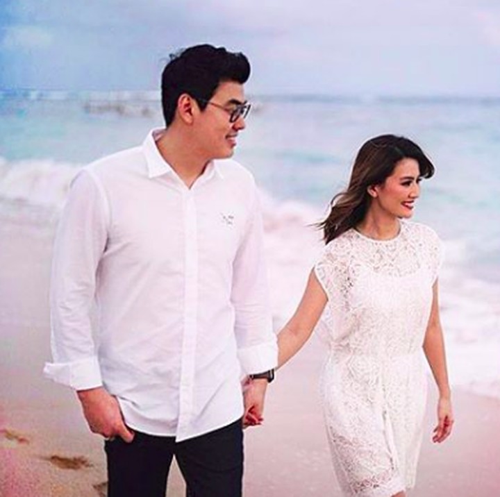 <p>Kalau dilihat dari foto-fotonya di media sosial, Asty dan suami swlalu terlihat romantis dan hangat banget. (Foto: Instagram @asty_ananta)</p>