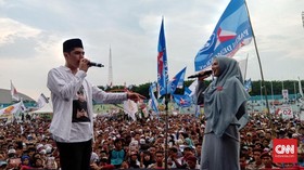 Al dan Mulan Wakili Ahmad Dhani di Kampanye Akbar Prabowo