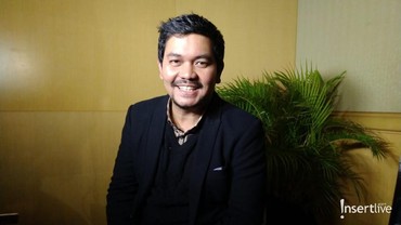img-title Pernah Hilang, Indra Bekti Beri Istri Hadiah Cincin yang Sama