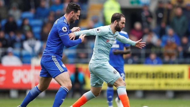 Chelsea secara dramatis menang 2-1 saat meladeni Cardiff City dalam laga lanjutan Liga Inggris, di Stadion Cardiff City, Minggu (31/3).