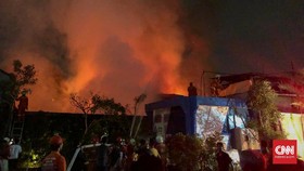 Kebakaran Landa Permukiman Dekat Pasar Mampang