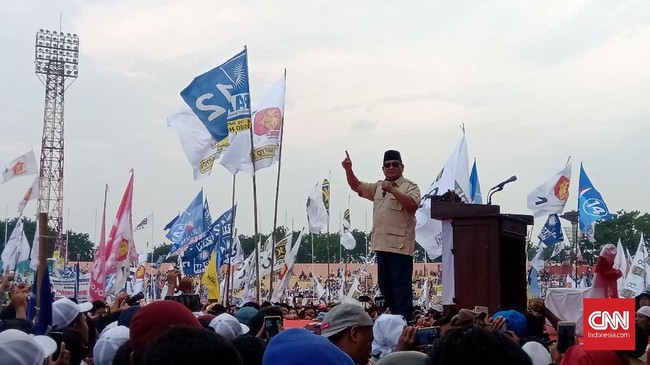 Prabowo Subianto mengaku tahu siapa saja elite yang menurutnya kerap membodohi rakyat. Ia siap mengungkap siapa saja elite-elite tersebut.