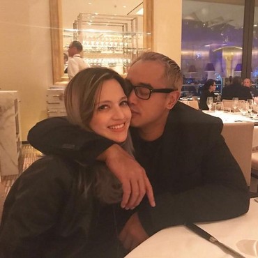 6 Potret Kemesraan Nia Ramadhani dan Ardi Bakrie