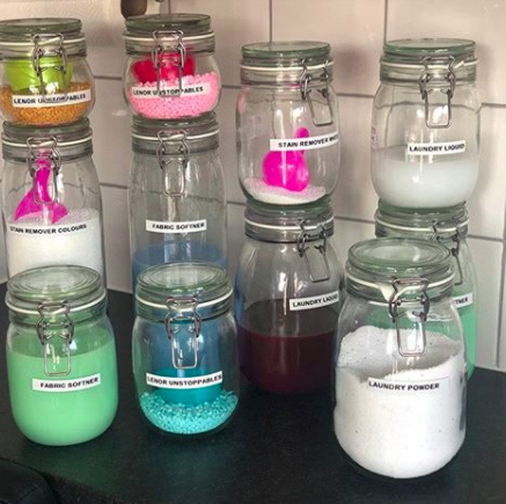 <p>Untuk menghindari plastik detergen bocor, Bunda bisa lho, memindahkannya ke botol kaca. Secara estetik juga terlihat rapi. (Foto: Instagram @my_number_3)</p>