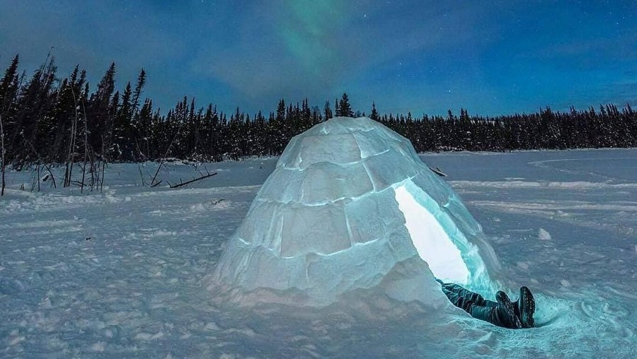 Alaska, Kanada, Siberia, Greenland: Pelukan dalam Balok Es Kamu susah tidur, berikut ini ritual sebelum tidur paling aneh di dunia.