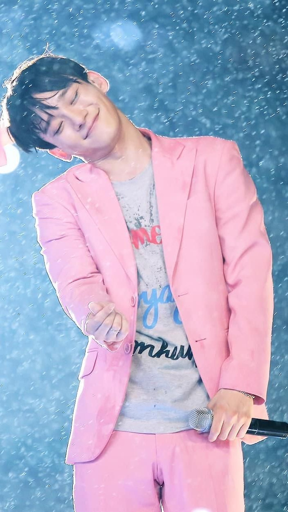 Kim Jong Dae atau Chen EXO siap untuk debut solonya lewat lagu Beutiful Goodbye&period; Hmm&comma; untuk menyambutnya Insertizen intip yuk enam gaya tampan Chen&period;