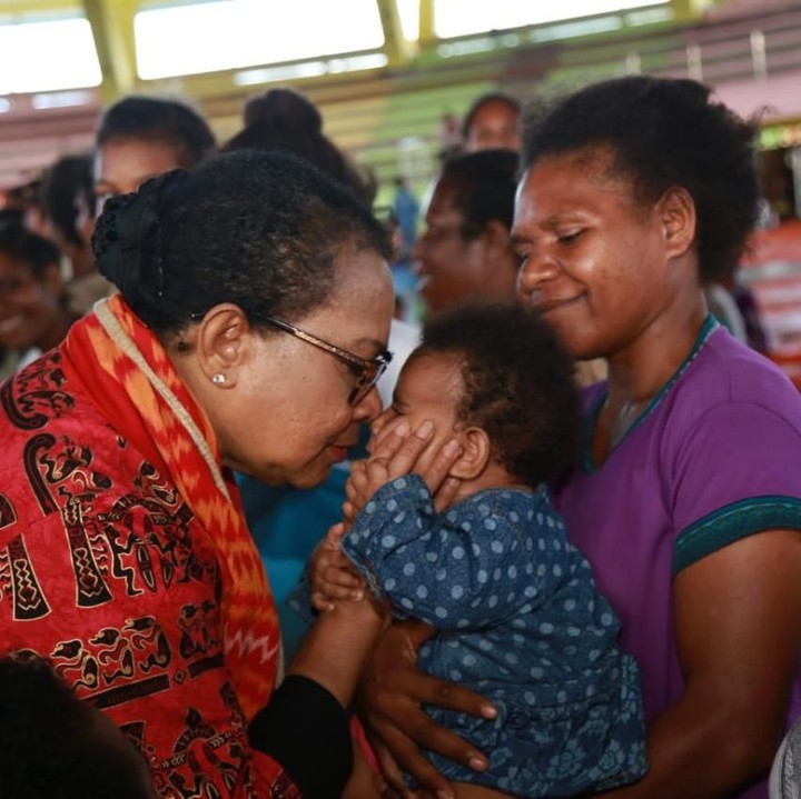 <p>Mama Yo (panggilan Yohana) bilang, kegiatan rehabilitasi psikologis dan pemulihan trauma pasca bencana dapat dilakukan dengan mengajak anak untuk bermain, bernyanyi, bercerita, dan berdoa bersama. (Foto: Kementerian PPPA)</p>