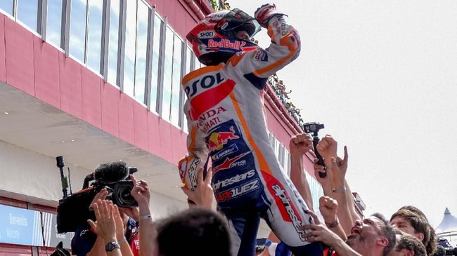 FOTO: Duel Sengit Rossi vs Dovizioso di MotoGP Argentina