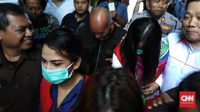 JPU kasus prostitusi online menghadrikan Vanessa Angel dan penyewa jasa Vanessa, Rian Subroto untuk menjadi saksi di sidang yang melibatkan dua muncikari.
