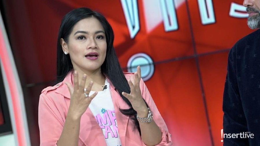 'Rumput Tetangga', Titi Kamal: Ini Fenomena Sehari-hari Menurut Titi Kamal film Rumput Tetangga mengisahkan tentang fenomena sehari-hari.