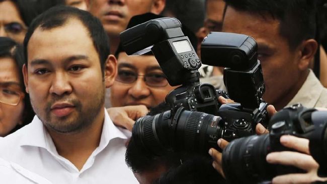 Saat debat keempat, Prabowo dan Titiek Soeharto kompak memakai jaket bomber karya anak semata wayangnya, Didit Hediprasetyo.