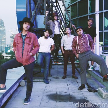 Lirik Lagu Pulang - Sisitipsi