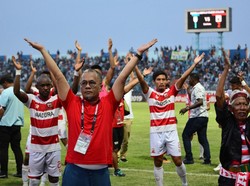 #HarunaOut Rambah JPO dan Poster, Dukungan Mengalir buat Shin tae-yong
