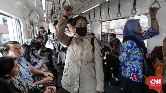 Gubernur DKI Anies Baswedan menargetkan penumpang MRT tak berhenti pada angka 60 ribu penumpang per hari, seiring dengan peningkatan frekuensi perjalanannya.