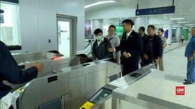 VIDEO: MRT Resmi Beroperasi, Ada Kendala saat 'Tapping' Kartu