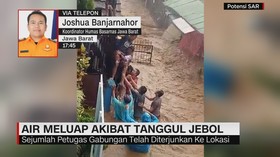 VIDEO: Tanggul Jebol di Ujungberung, Tim SAR Evakuasi Warga