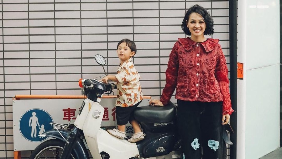 Cara Khusus Andien Mendidik Anak Lewat Musik Penyanyi Andien memiliki cara khusus dalam mendidik sang putra, Kawa.