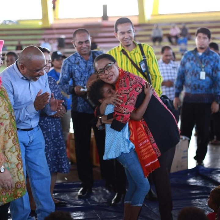 <p>Menteri Yohana ingin melihat langsung dan memastikan apakah proses pemulihan trauma, pasca bencana pada perempuan dan anak sudah berjalan lancar. (Foto: Kementerian PPPA)</p>