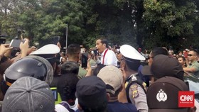 Ingin Bertemu, Korban Banjir Sentani Cegat Mobil Jokowi