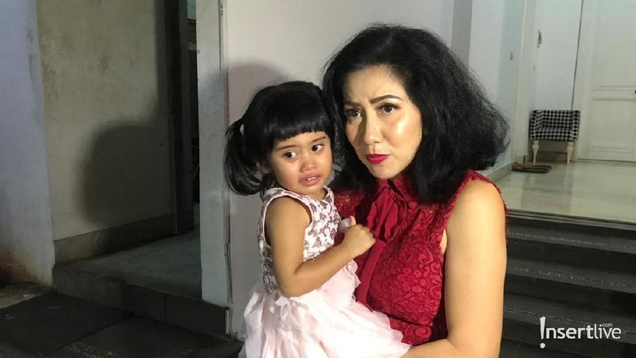 Venna Melinda bercerita soal keluarganya.