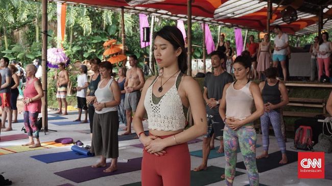 Kram perut bisa jadi masalah yang tak bisa dihindari saat menstruasi datang. Atasi rasa sakit dengan beberapa pose yoga.