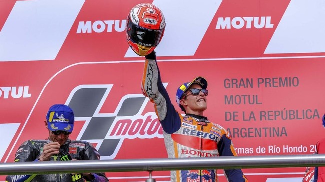 Sang ayah Valentino Rossi, Graziano Rossi, merasa ragu sang anak bakal benar-benar berdamai dengan rival di MotoGP, Marc Marquez.