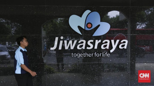 Kementerian BUMN meminta nasabah PT Asuransi Jiwasraya (Persero) yang pembayaran klaim asuransinya tertunda untuk sabar sembari pemerintah mencari solusi.