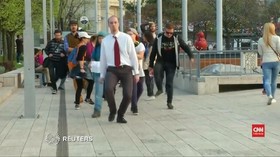 VIDEO: Warga Hungaria Tiru Gerakan Flamboyan