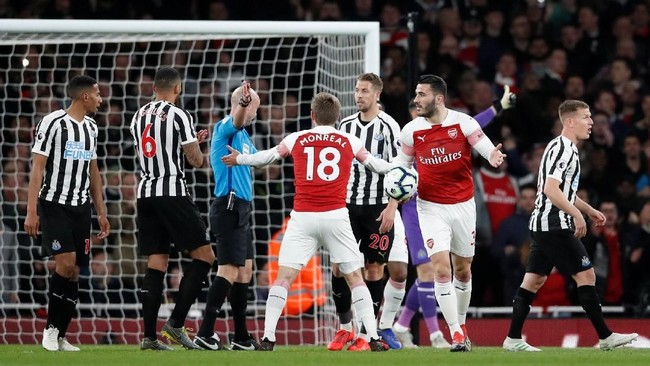 Perubahan posisi di zona empat besar klasemen Liga Inggris 2018-2019 terjadi usai Arsenal mengalahkan Newcastle United 2-0 di Stadion Emirates.
