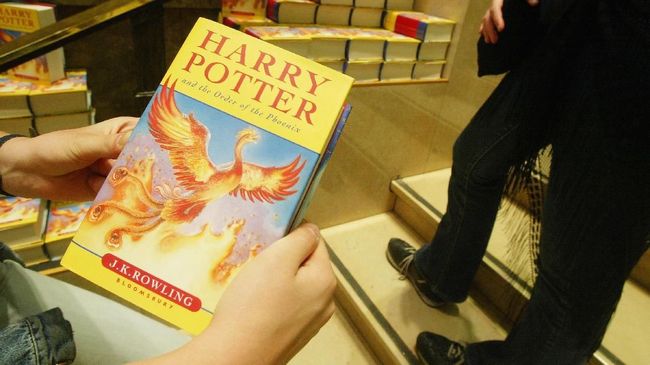 Suasana Natal magis di Hogwarts akan tergambarkan dalam buku terbaru Harry Potter yang bakal dirilis pada 8 Oktober mendatang.