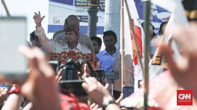 Prabowo menyebut warga perlu menjaga TPS karena masih ada persoalan dalam daftar pemilih di Pemilu 2019.