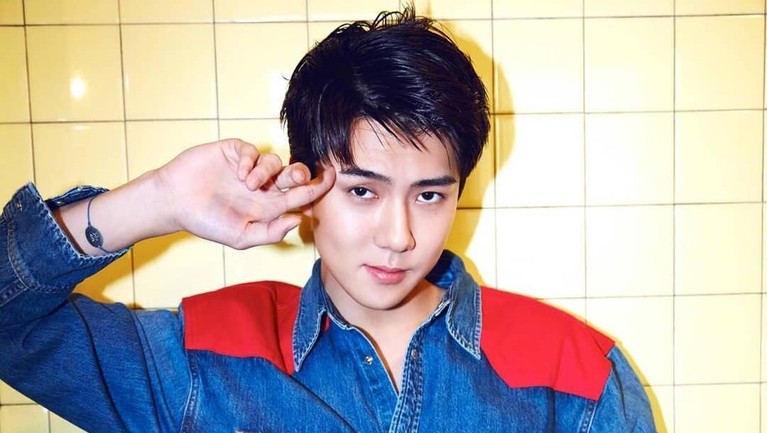 Adu Gaya Maknae BTS dan EXO, Siapa yang Paling Kece? Gaya maknae atau member termuda BTS dan EXO, Jungkook dan Sehun, selalu sukses membuat penggemar mereka meleleh. Namun, siapa yang paling keren?