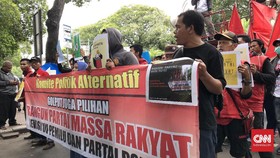 Puluhan Orang Demo KPU, Minta Golput Tak Diintimidasi