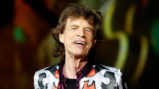 Mick Jagger terlihat menyelinap ke gedung teater untuk mendukung kekasihnya yang penari balet, Melanie Hamrick.