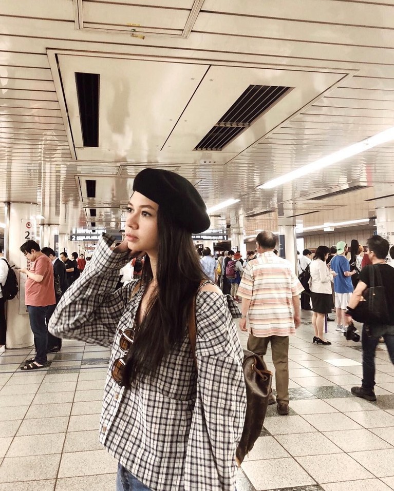 7 Pesona Yuki Kato, Dara Cantik yang Ulang Tahun ke-24 Yuki Kato, aktris cantik ini genap berusia 24 tahun pada Selasa (2/4). Beranjak dewasa, ini dia 7 pesona Yuki yang mampu memikat orang yang melihatnya.