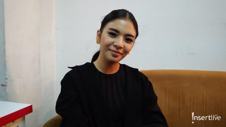 Lama Vakum di Entertainment, Oxcel Jalani Bisnis Fashion Setelah cukup lama vakum dari dunia entertainment, Oxcerila akhirnya kembali ambil peran dalam film terbaru berjudul Mantan Manten.