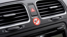 Alasan Pengemudi Tak Boleh Merokok di Mobil Selain Denda Rp750 Ribu