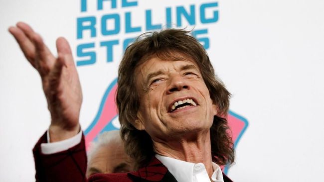 Kondisi Mick Jagger semakin membaik usai operasi katup jantung, namun dirinya dituntut beristirahat total hingga dokter menyatakan pulih seutuhnya.