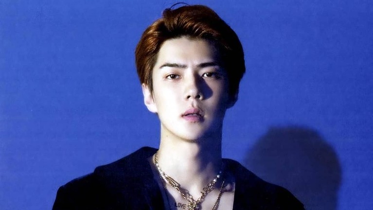 Gaya maknae atau member termuda BTS dan EXO, Jungkook dan Sehun, selalu sukses membuat penggemar mereka meleleh. Namun, siapa yang paling keren?