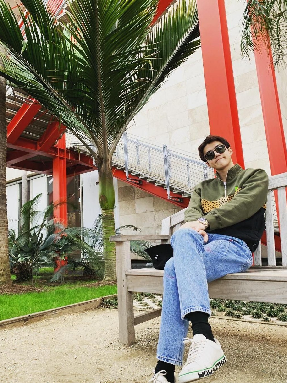 Gaya maknae atau member termuda BTS dan EXO&comma; Jungkook dan Sehun&comma; selalu sukses membuat penggemar mereka meleleh&period; Namun&comma; siapa yang paling keren&quest;