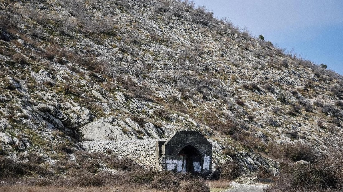 FOTO: Pusaka Uni Soviet di Pangkalan Rahasia Albania