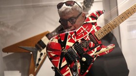 Kisah 'Monster' Frankenstrat Ciptaan Eddie Van Halen