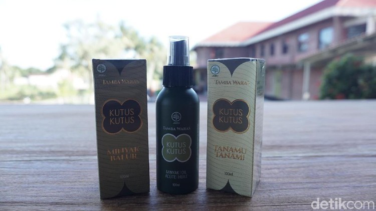 Minyak kutus-kutus yang dilaim bisa sembuhkan berbaai macam penyakit ini, mengandung 69 jenis tanaman herbal pilihan, mulai dari daun sampai buahnya, lho Bun.