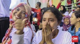 Setia Empat Jam Menunggu Jokowi di Ngawi