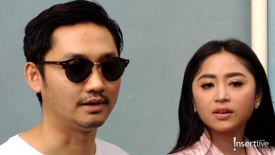 Klarifikasi Dewi Persik tentang kabar bahwa suaminya naksir dengan Rosa Meldianti.