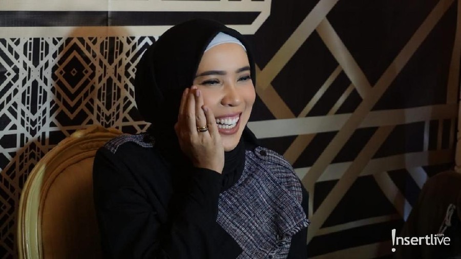 Fitri Tropica Anggap Penggemarnya Sebagai Teman Baik Fitri Tropica anggap semua penggemarnya sebagai sahabat