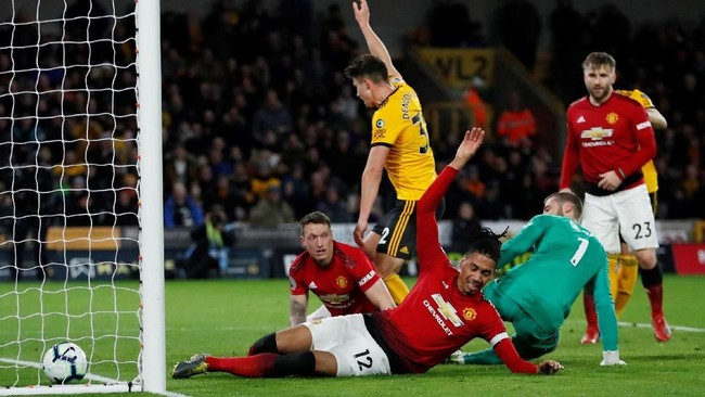 Manchester United takluk 1-2 dari Wolverhampton Wanderers dalam laga lanjutan Liga Inggris di Stadion Molineux, Selasa (2/4) waktu setempat.