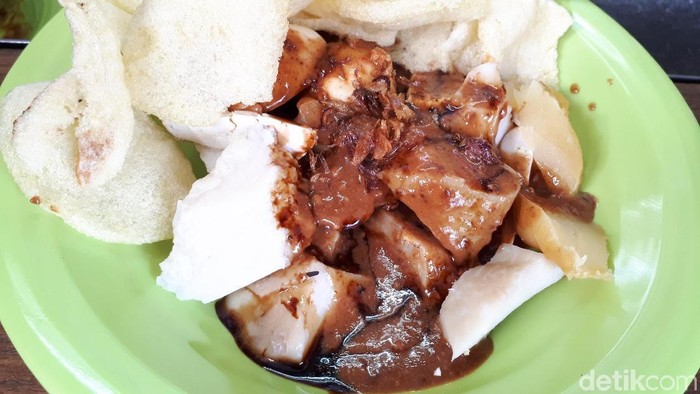 Surganya Pecinta Kuliner Malam, Ini 4 Makanan yang Wajib Dicoba di Pusat Kuliner Jembatan Merah Bogor