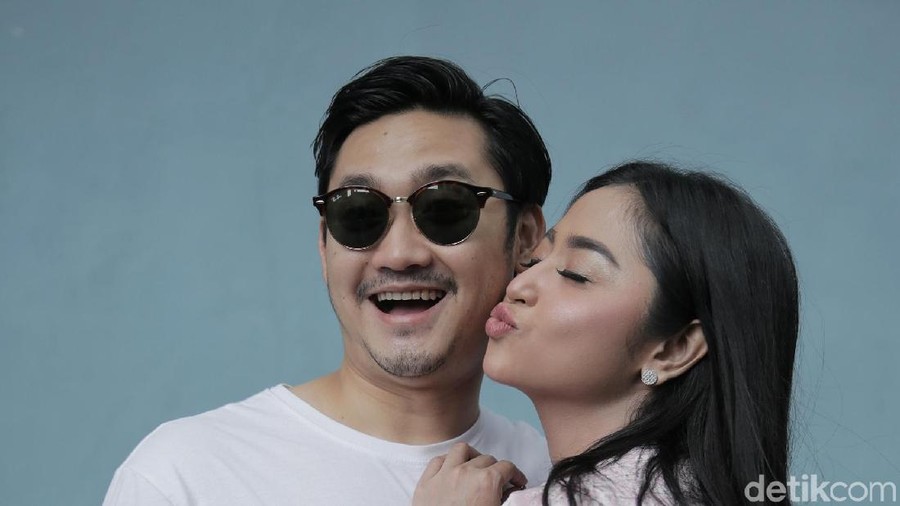 Dewi Perssik dan suami Angga Wijaya