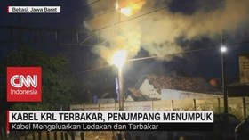 VIDEO: Kabel KRL Terbakar, Penumpang Menumpuk